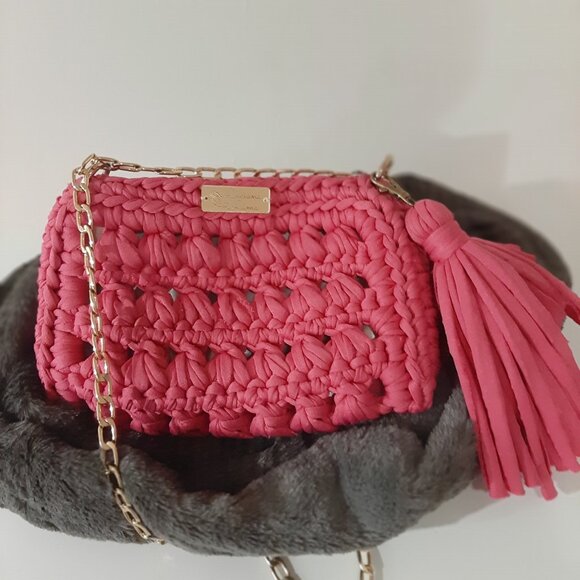 Coquette girl woven crochet style bag with tassle - Picture 1 of 10